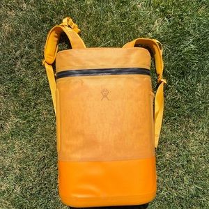 HydroFlask 22l backpack